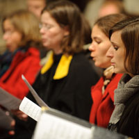 Sarum Voices sing carols by candlelight